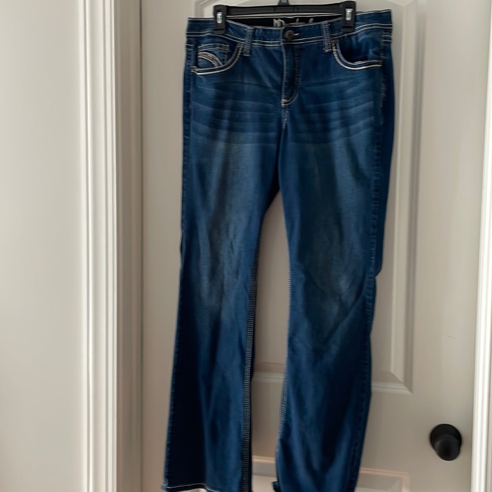 Dark wash Jean. Embroidery detail